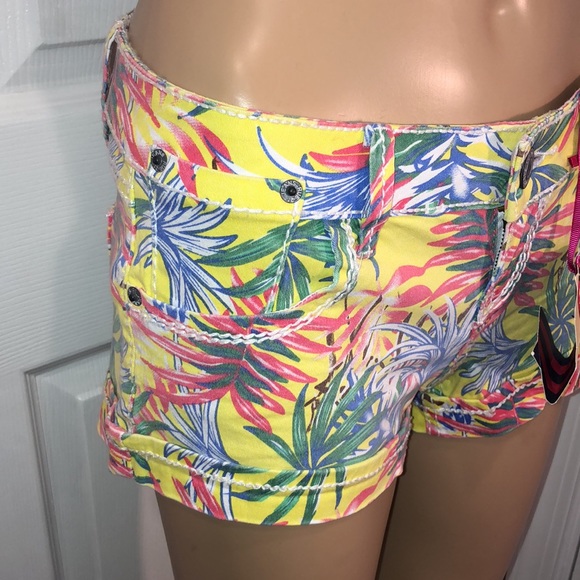rue 21 Multi-Color Print Shorts 1/2 - Picture 2 of 8